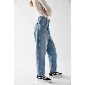 NWOT Closed Pearl Jeans Free People Size 26 Pleated Italian Hand Made Denim